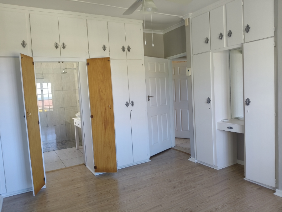 3 Bedroom Property for Sale in Wavecrest Eastern Cape